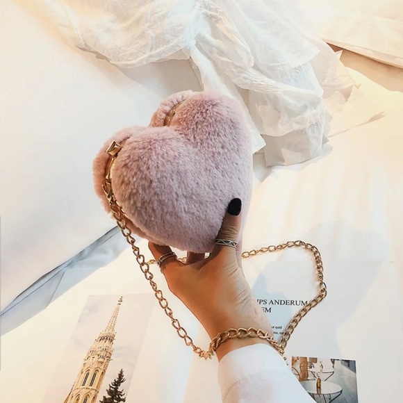 Mini Crossbody Heart Shaped Velvet Clutch Bag Pink - Picture 2 of 8